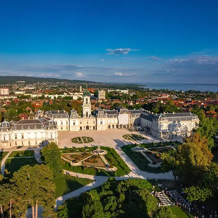 The Bird Of Happiness - Happy Apartman